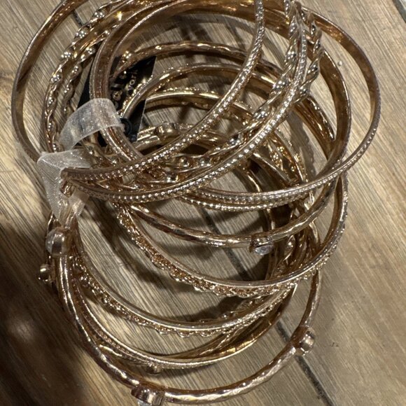 Neiman Marcus Cara NY New York Bead Gold Tone Metal Bangle Bracelets 15 Set NEW - Picture 11 of 16